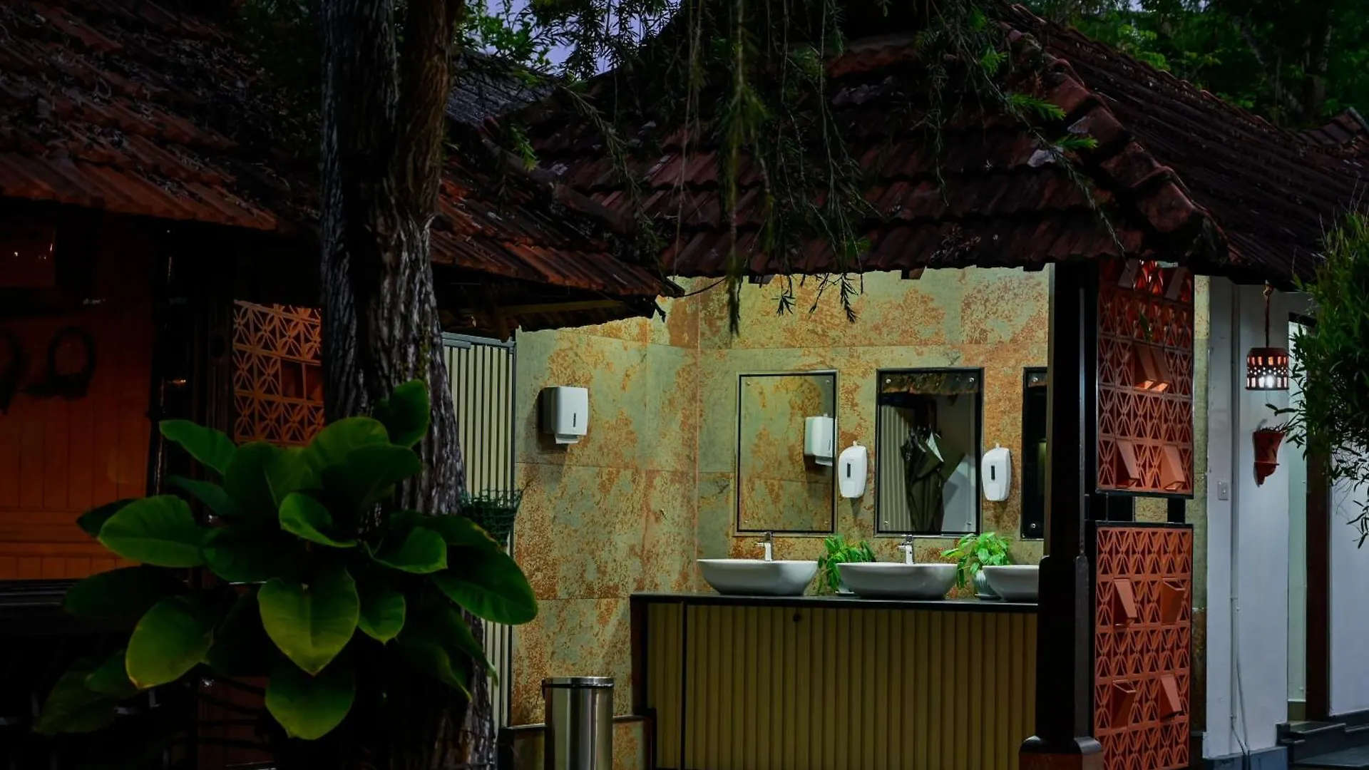 Paradise Heritage Resort Kumarakom